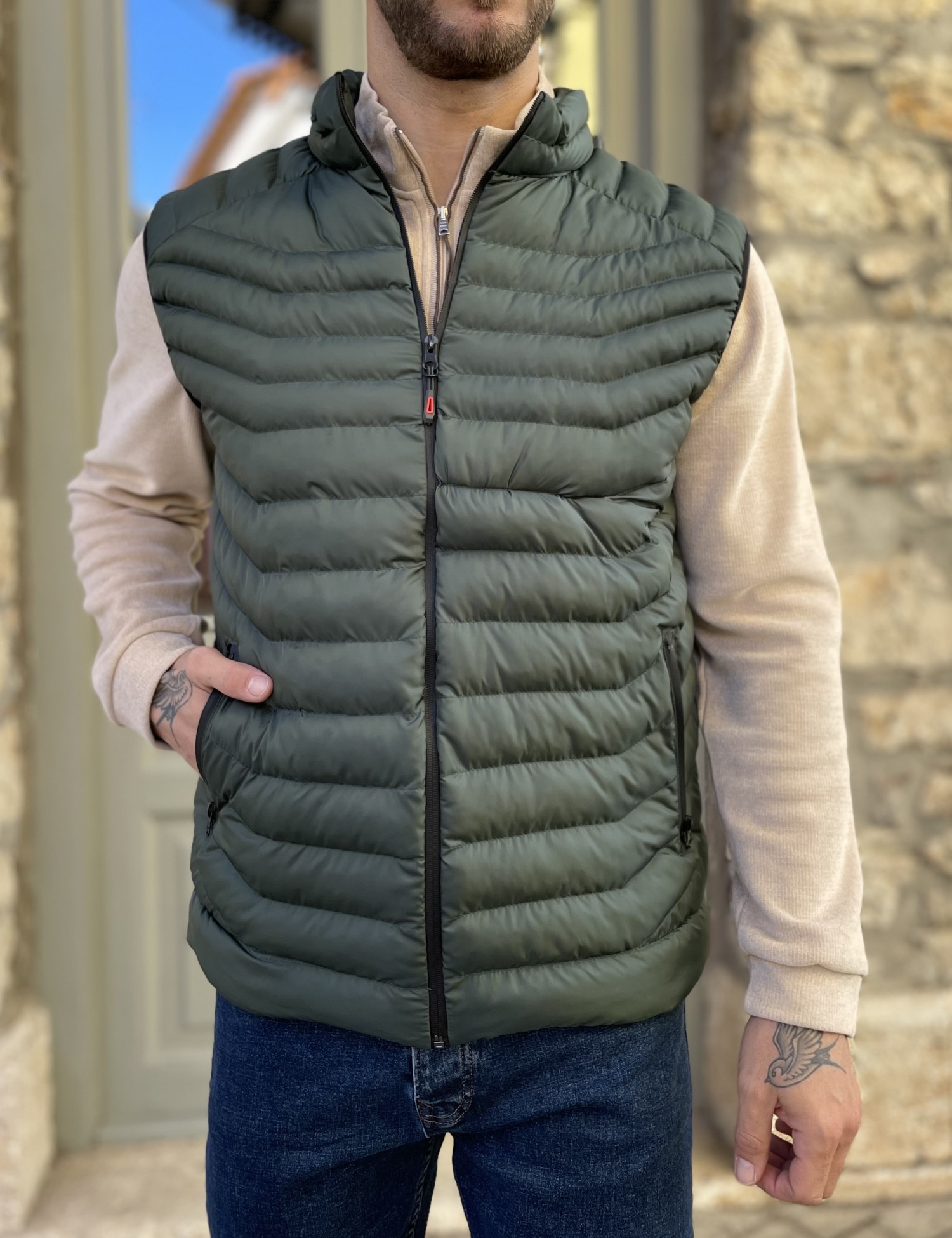 Ανδρικό κυπαρισσί αμάνικο μπουφάν καπιτονέ 3417K φωτογραφία